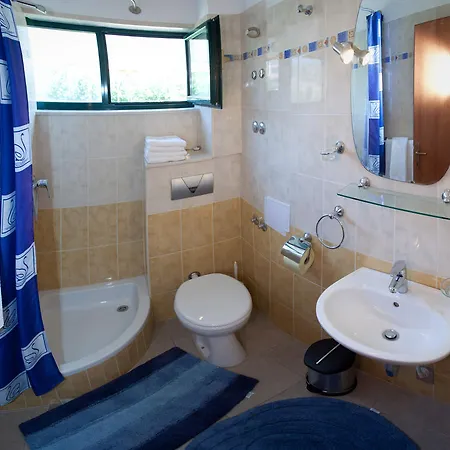 Yacht Beach Apartments Kastela Room photo