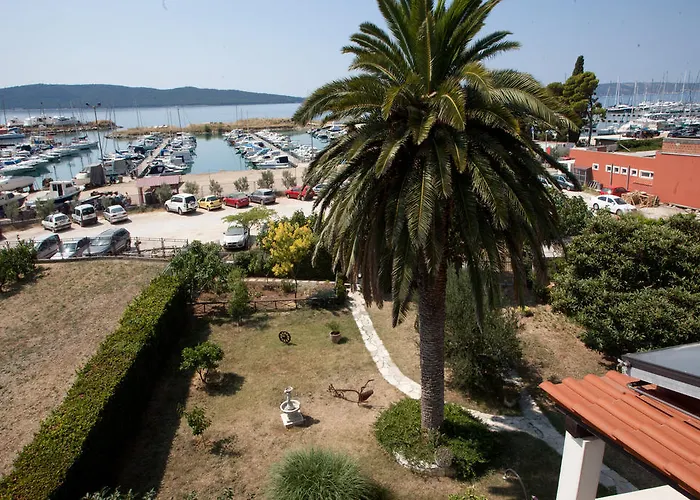 Yacht Beach Apartments